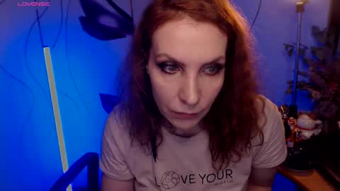 Snapshot of katiejohanson chatting on December 17, 2025, 1:55 am Katie online show from December 17, 2025, 1:55 am