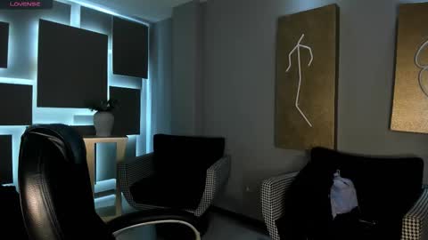 Kate Stonne online show from March 12, 2026, 11:16 am