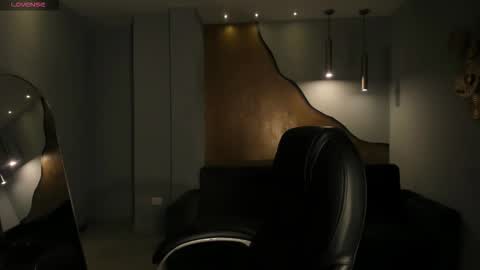 Kate Stonne online show from March 17, 2026, 11:13 am