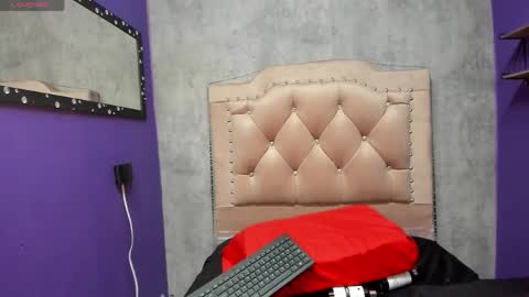 Snapshot of katiie_m chatting on May 23, 2026, 9:52 pm Katie online show from May 23, 2026, 9:52 pm