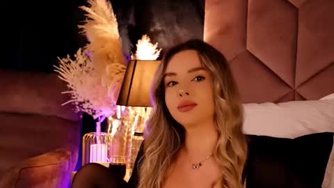 Snapshot of katjolie chatting on October 7, 2025, 5:54 pm KatJolie online show from October 7, 2025, 5:54 pm