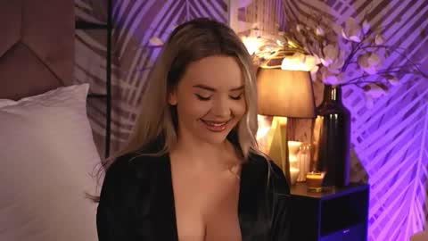 Snapshot of katjolie chatting on November 25, 2025, 9:15 pm KatJolie online show from November 25, 2025, 9:15 pm