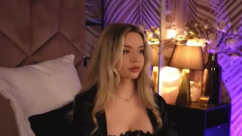 Snapshot of katjolie chatting on December 3, 2025, 9:35 pm KatJolie online show from December 3, 2025, 9:35 pm