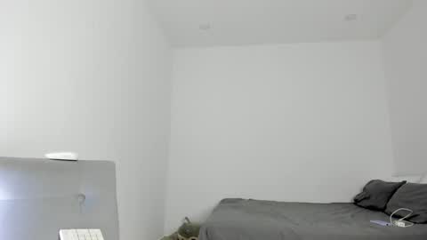 Follow me on instagram and twitter as correaktnees online show from January 8, 2025, 10:04 am