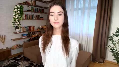 Kate Aurora online show from March 4, 2026, 10:10 am