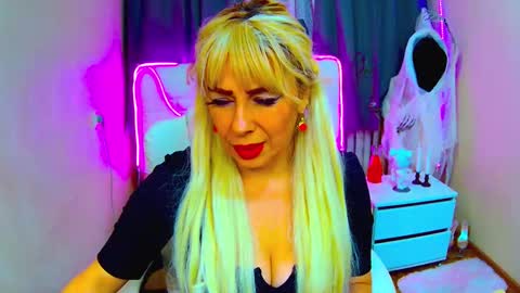 Snapshot of katrinacharm chatting on October 10, 2025, 12:59 pm katrinacharm online show from October 10, 2025, 12:59 pm