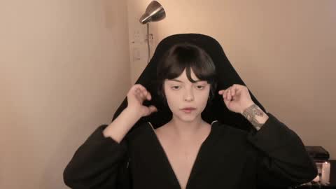 Snapshot of katsurotaro chatting on December 5, 2024, 6:22 pm katsuro online show from December 5, 2024, 6:22 pm