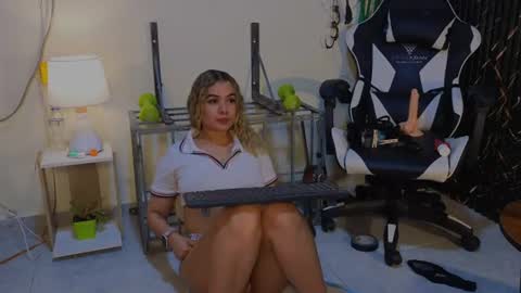 Snapshot of katt_bdsm chatting on June 21, 2026, 4:48 am Katt online show from June 21, 2026, 4:48 am