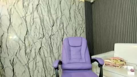 katteyes_ online show from April 6, 2026, 9:05 pm