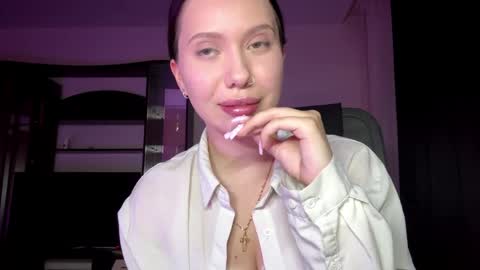 Snapshot of kattiephenes chatting on June 3, 2026, 8:03 pm Elizabeth online show from June 3, 2026, 8:03 pm