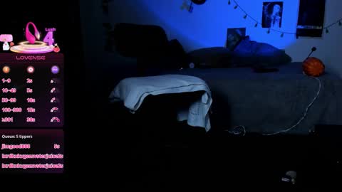 kattx   independent model online show from November 11, 2025, 4:45 am