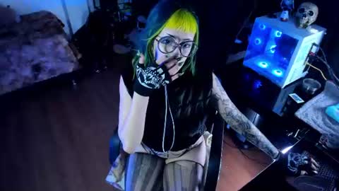 kattx   independent model online show from June 23, 2026, 4:21 am