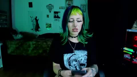 kattx   independent model online show from August 5, 2026, 5:54 am