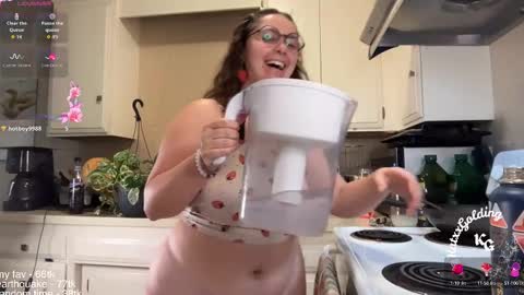 Snapshot of katxxgolding chatting on September 26, 2025, 7:40 pm Princesse Kat online show from September 26, 2025, 7:40 pm