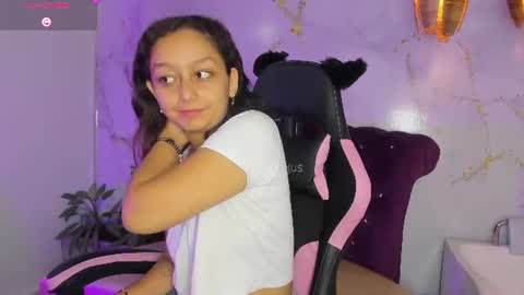 Snapshot of katy_sweet19 chatting on June 27, 2026, 10:42 am Katy online show from June 27, 2026, 10:42 am