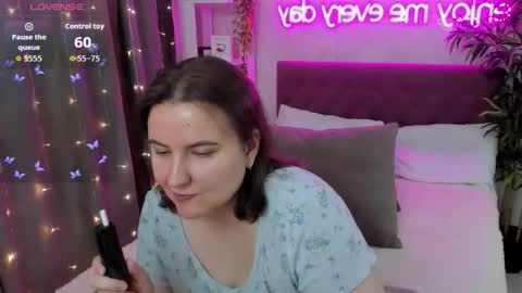 Snapshot of katyaneilson chatting on October 19, 2025, 4:02 am Kate online show from October 19, 2025, 4:02 am