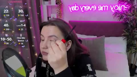 Snapshot of katyaneilson chatting on October 22, 2025, 6:57 am Kate online show from October 22, 2025, 6:57 am