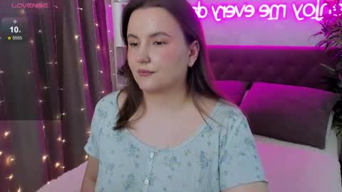 Snapshot of katyaneilson chatting on June 18, 2026, 9:14 am Kate online show from June 18, 2026, 9:14 am