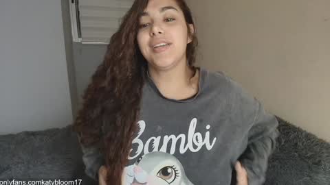 Snapshot of katybloom_ chatting on November 24, 2025, 2:00 am online show from November 24, 2025, 2:00 am