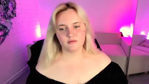 Snapshot of katybriggs chatting on June 18, 2026, 9:36 am Katy online show from June 18, 2026, 9:36 am