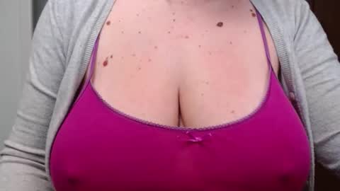 Katy online show from November 12, 2025, 3:07 am