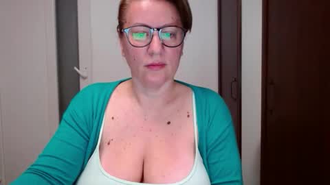 Katy online show from November 17, 2025, 3:45 am