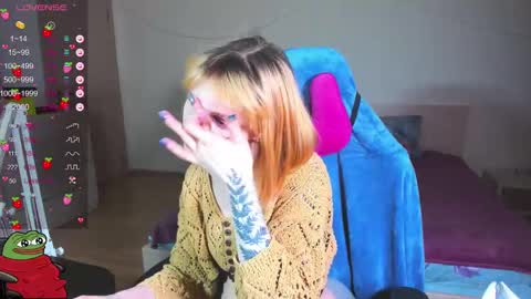 Snapshot of kawaii_power_uwu chatting on January 19, 2025, 11:12 am Kira-chan online show from January 19, 2025, 11:12 am