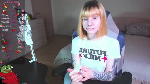 Snapshot of kawaii_power_uwu chatting on January 31, 2025, 8:32 am Kira-chan online show from January 31, 2025, 8:32 am