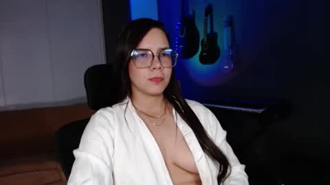 Kay online show from February 5, 2026, 1:43 am