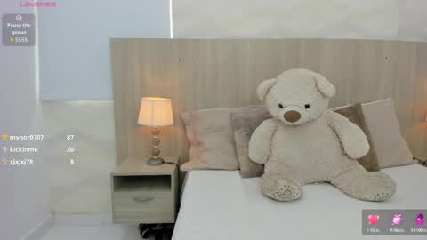   online show from October 4, 2025, 11:19 am