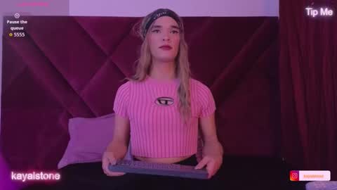 Cattleya stone online show from January 14, 2026, 7:14 am