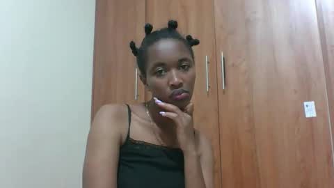 Snapshot of kaylar005 chatting on May 15, 2026, 5:42 pm kaylar online show from May 15, 2026, 5:42 pm