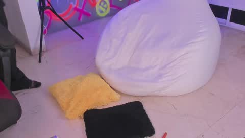 Snapshot of kayle______ chatting on December 27, 2024, 12:50 am INSTAjohedija online show from December 27, 2024, 12:50 am