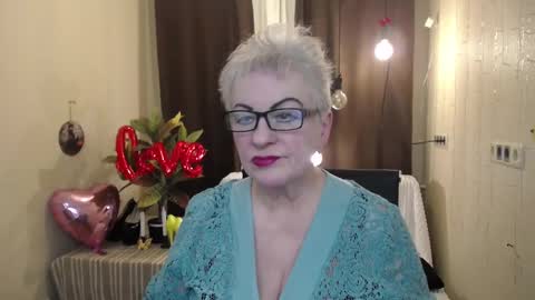 Snapshot of kaylesmoll chatting on February 15, 2025, 8:43 pm kaylesmoll online show from February 15, 2025, 8:43 pm