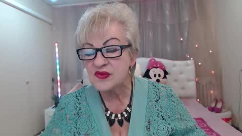 Snapshot of kaylesmoll chatting on September 13, 2025, 6:40 pm kaylesmoll online show from September 13, 2025, 6:40 pm