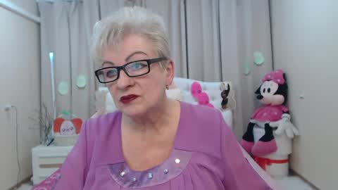 kaylesmoll online show from April 3, 2026, 6:50 pm