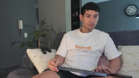 Snapshot of kayn_kalo chatting on November 24, 2025, 7:35 pm Kayn online show from November 24, 2025, 7:35 pm