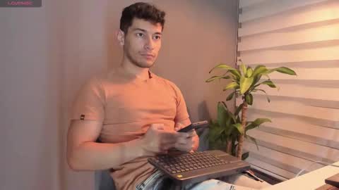 Snapshot of kayn_kalo chatting on December 19, 2025, 2:29 am Kayn online show from December 19, 2025, 2:29 am