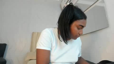 Kayna online show from April 29, 2026, 7:42 pm