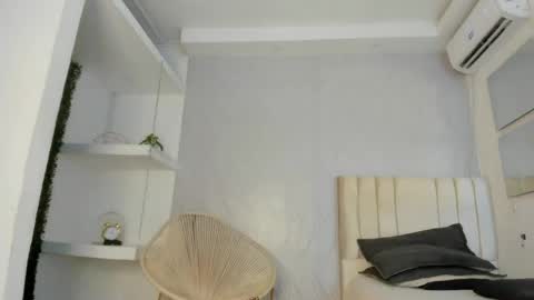 Kayna online show from May 10, 2026, 5:29 pm
