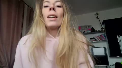 Snapshot of kayyrachyl chatting on January 17, 2025, 10:00 am kayyrachyl online show from January 17, 2025, 10:00 am