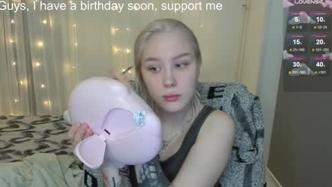 Snapshot of kebesheska chatting on February 2, 2025, 1:45 am Seb Polly Roxy Jonny online show from February 2, 2025, 1:45 am