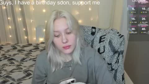 Snapshot of kebesheska chatting on February 5, 2025, 4:58 pm Seb Polly Roxy Jonny online show from February 5, 2025, 4:58 pm