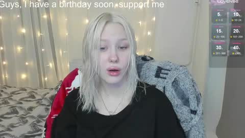 Snapshot of kebesheska chatting on February 7, 2025, 2:40 am Seb Polly Roxy Jonny online show from February 7, 2025, 2:40 am