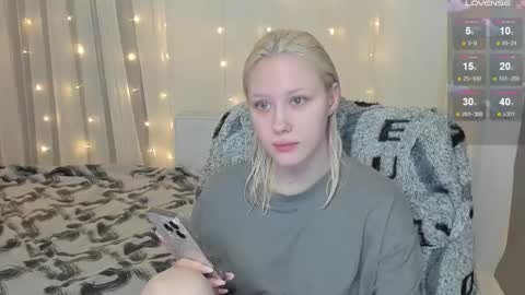 Snapshot of kebesheska chatting on February 12, 2025, 1:48 pm Seb Polly Roxy Jonny online show from February 12, 2025, 1:48 pm