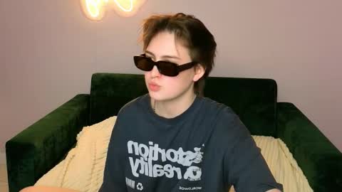 Snapshot of kebesheska chatting on March 9, 2026, 8:24 pm Seb Polly Roxy Jonny online show from March 9, 2026, 8:24 pm