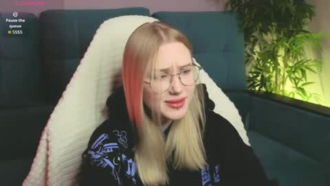 Snapshot of kebesheska chatting on April 10, 2026, 2:11 pm Seb Polly Roxy Jonny online show from April 10, 2026, 2:11 pm