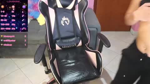 Snapshot of keeiity_moon chatting on February 15, 2025, 2:00 pm keeiity_moon online show from February 15, 2025, 2:00 pm