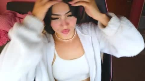 keeiity_moon online show from April 25, 2026, 1:52 pm