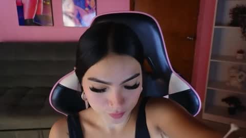 Snapshot of keeiity_moon chatting on May 7, 2026, 1:38 pm keeiity_moon online show from May 7, 2026, 1:38 pm
